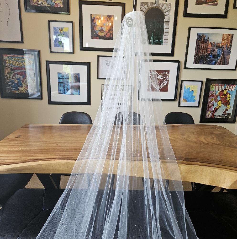New, never worn 9 Foot Ivory Canadian Made Bridal Veil with pearl accents A00145 - Picture 11 of 12